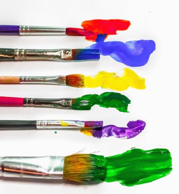 fırça beyaz kağıt üzerine resim sanat yakın çekim. sanatçı, birtakım fikirler yaratıcı ilham.