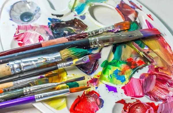 Pędzli Farb Malowania Palecie Używane Bliska Farby Artysta Zbiór Pomysłów — Zdjęcie stockowe