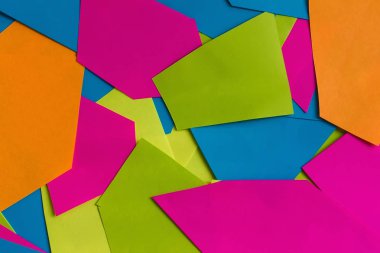 Renkli parlak kağıt dokusu. Geometrik kompozisyon. Renkli Kağıt arka plan. Pembe, yeşil, mavi, sarı. Düz yatıyordu