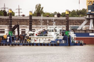 Karmaşık bir yeniden yükleme terminal parçası olarak tahıl ve yağkökü aktarma için yükseltme. Nakliye tarım ürünleri için.