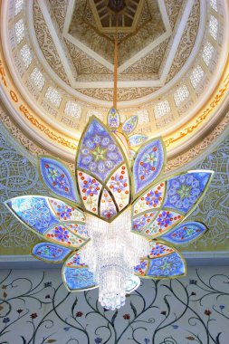 Sheikh Zayed camide Swarovski avize. Abu Dhabi Birleşik Arap Emirlikleri 14 Nisan 2014