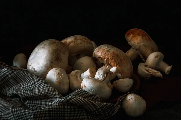 Fresh champignon mushrooms group on the table. Fresh vegetables — Stock Photo, Image