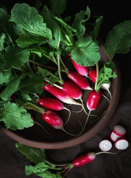 Top view fresh red radish on old wooden table. Growing organic v — Stock Photo, Image