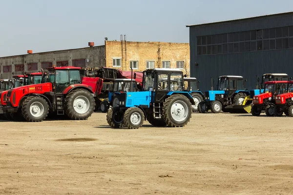 Tractores Cosechadoras Cabina Maquinaria Agrícola Planta Ensamblaje Enfoque Selectivo — Foto de Stock