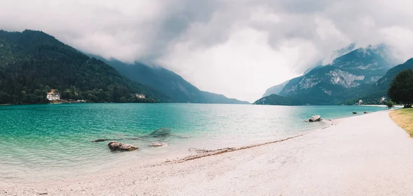 Vista Panorámica Del Lago Molveno Trentino Día Nublado Verano — Foto de Stock