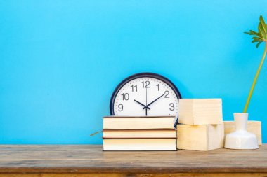 Resepsiyon mockup dekor Oda çalışma alanı iç tasarım vintage sanatçı alanı stil için.