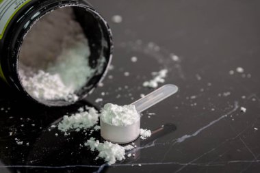 Peynir altı suyu protein tozu beslenme vücut geliştirme ürün.