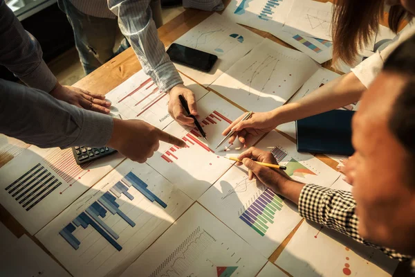 Reunión gente de negocios grupo discusión corporativa inversión un —  Fotos de Stock