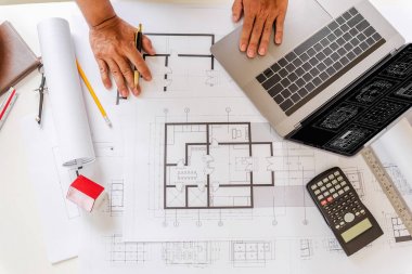 Mimarlar offic çalışan tasarımcı ve mühendislerin planları