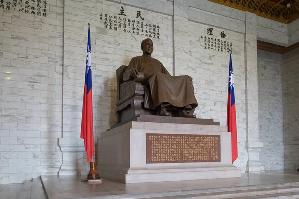 Socha z Chiang Kai-Shek uvnitř Memorial Hall — Stock fotografie