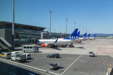 Oslo Gardermoen Havaalanı'nda park edilmiş uçaklar