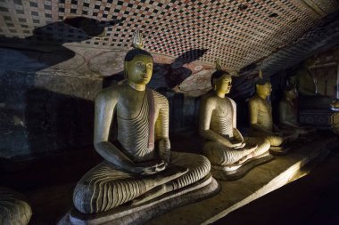 Buda heykelleri içinde Dambulla Mağara Tapınağı, Sri Lanka