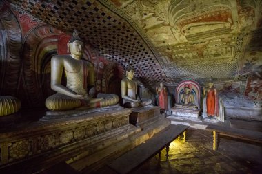 Buda heykelleri içinde Dambulla Mağara Tapınağı, Sri Lanka