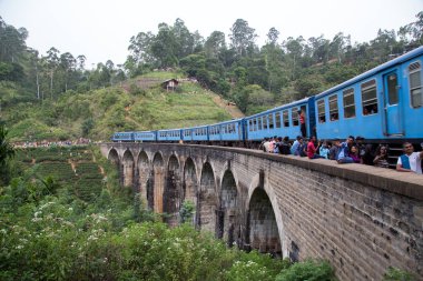 Dokuz Kemer Köprüsü'nde Demodara, Sri Lanka Tren