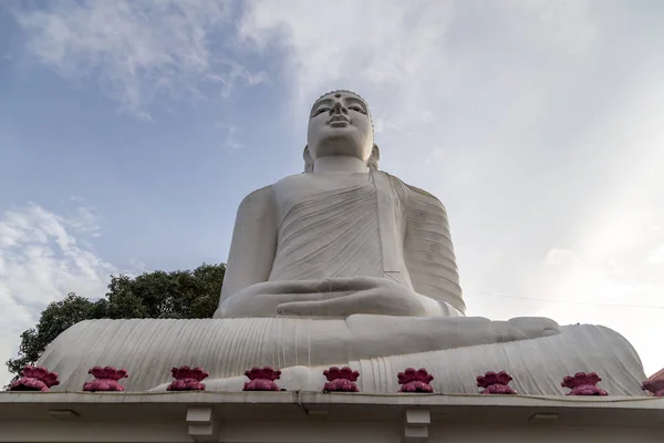 Statue de Bouddha Vihara Bahirawakanda à Kandy, Sri Lanka — Photo