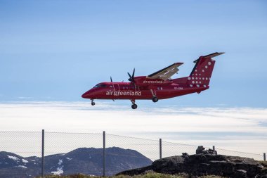 Küçük uçak iniş Ilulissat havaalanında, Grönland