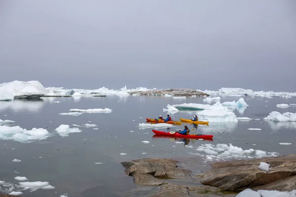 Каякинг в Ллуліссатську Icefjord, Гренландія — стокове фото