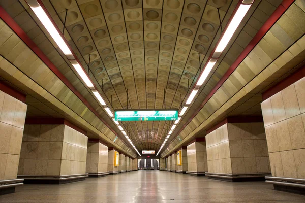 Estación de metro Staromestska en Praga — Foto de Stock