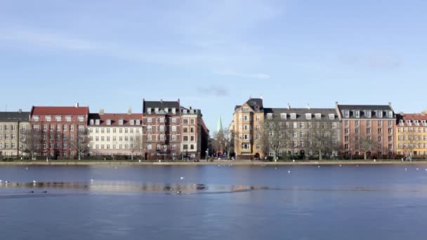 Vista sobre The Lakes em Copenhaga, Dinamarca — Vídeo de Stock