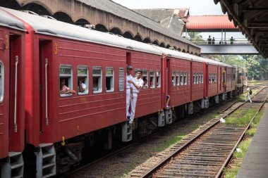 Sri Lanka Colombo Fort istasyonunda tren