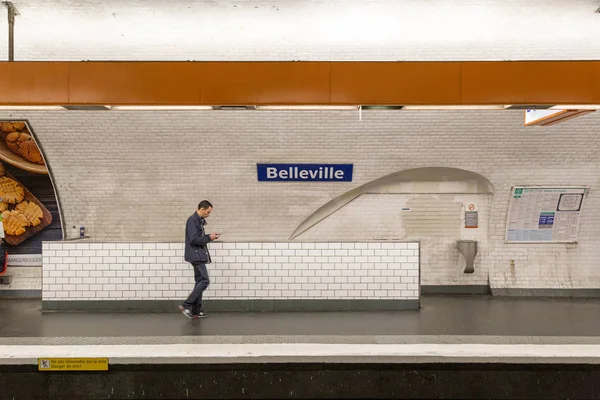 Stazione della metropolitana Belleville a Parigi, Francia — Foto Stock