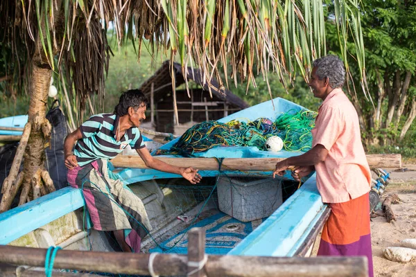 Pescadores en Tangalle Beach, Sri Lanka — Foto de Stock