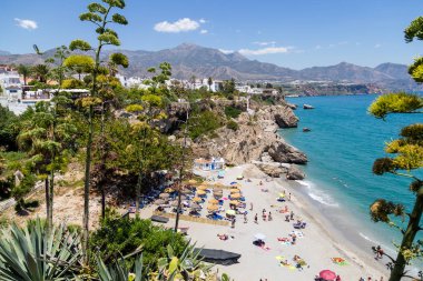 Nerja'daki Calahonda Plajı, İspanya
