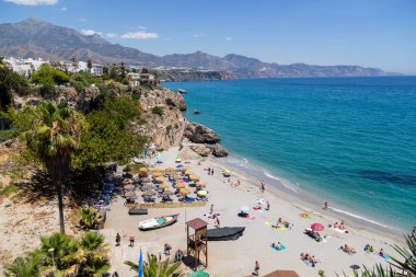 Nerja'daki Calahonda Plajı, İspanya