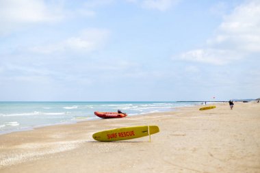 Lokken Beach 'de cankurtaran kauçuk tekne