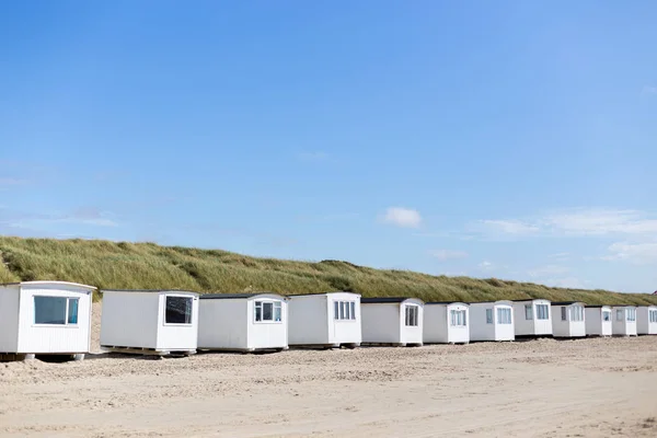 Beyaz plaj kabin lokken Beach — Stok fotoğraf