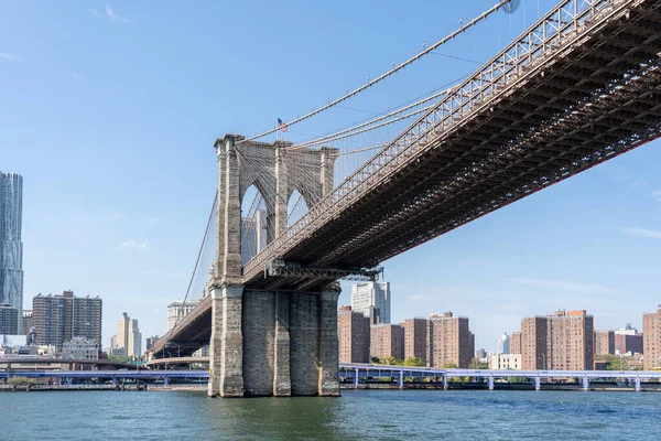 Brooklyn Bridge em Manahattan, Nova Iorque — Fotografia de Stock