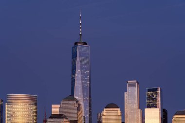 Manhattan siluetinin geceleri, Nyc, ABD daha düşük.