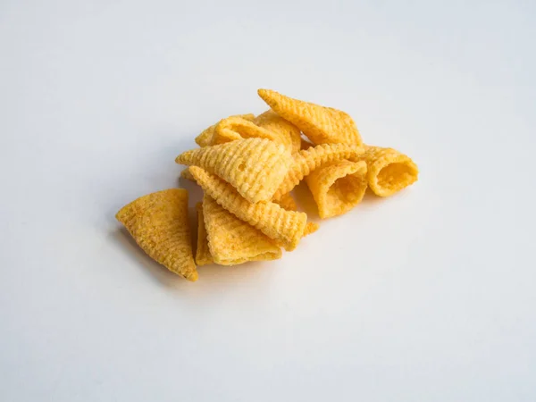 Beyaz arka plan üzerinde Mısır koniler