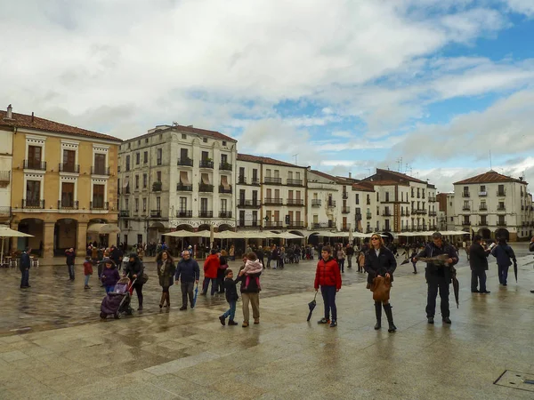 Caceres Spanje Maart 2013 Mensen Plaza Mayor Van Caceres — Stockfoto