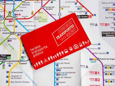 Madrid - İspanya, Haziran 19-2018 kamu ulaşım kartında Madrid Madrid metro haritası