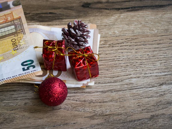 Noel dekorasyonu ve Euro - Noel maliyet kavramı
