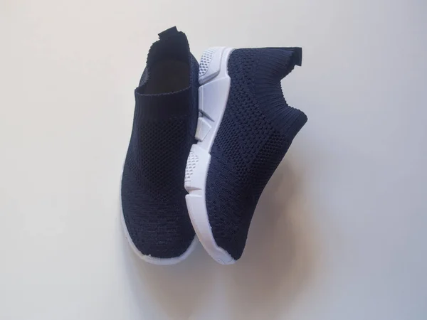 Beyaz Arkaplanda Mavi Ayakkabılar — Stok fotoğraf