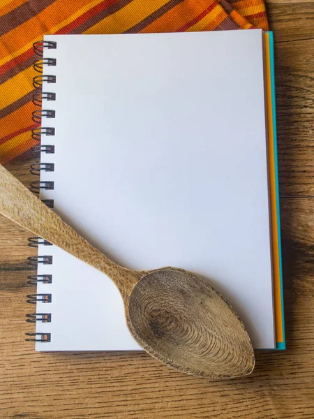 Notitieboekje Met Houten Lepel Kopie Ruimte Voor Recept — Stockfoto