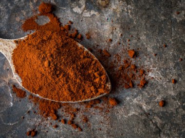 İspanyol baharat doğal tatlı kırmızı tatlı biber tozu kurutulmuş