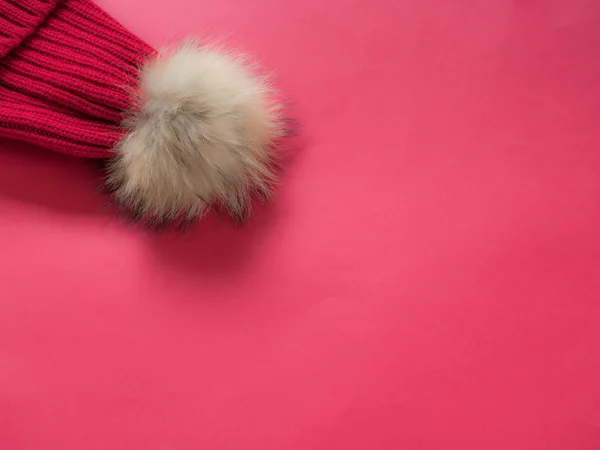Красная Шерсть Шляпа Красном Фоне — стоковое фото