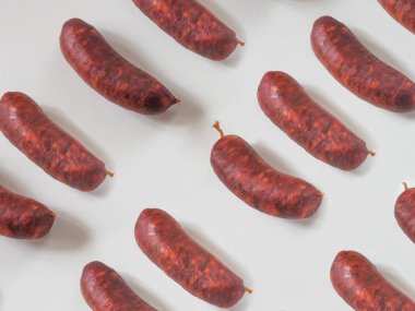 İspanyol sosis desen beyaz arka plan üzerinde