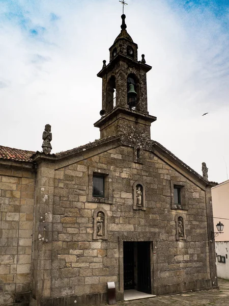 Santiago kyrkan av Puebla av skolchefen i Puebla del Caraminal — Stockfoto