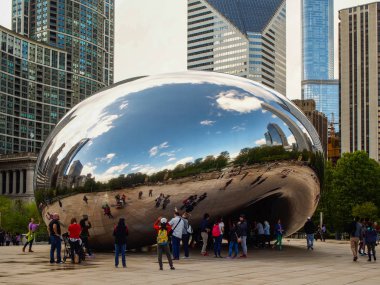 Chicago, Illinois-Usa-Mayıs 11, 2015: turist bulut kapısı ya da Bean Millennium Park, Chicago içinde