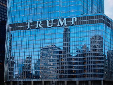 Chicago, Illinois (ABD)-12 Mayıs 2015: Trump Tower gökdelen b
