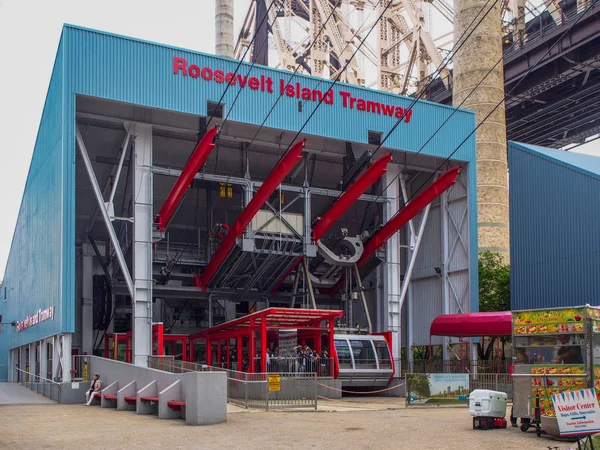 New York-Verenigde Staten, 22 mei 2015-Roosevelt Island Tramway verbindt Roosevelt Island met de Upper East Side van Manhattan — Stockfoto