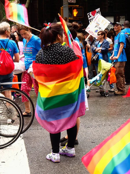 Nova York, Estados Unidos - 28 de junho de 2015 Pessoas no desfile gay de Nova York — Fotografia de Stock