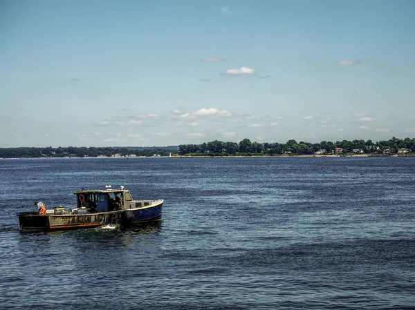 Barco de pesca em City Island, em Nova York Estados Unidos — Fotografia de Stock