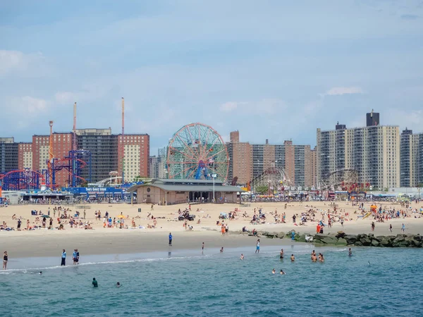 New York - United States, June 17, 2015 -Coney Island beach in N — Stock Photo, Image