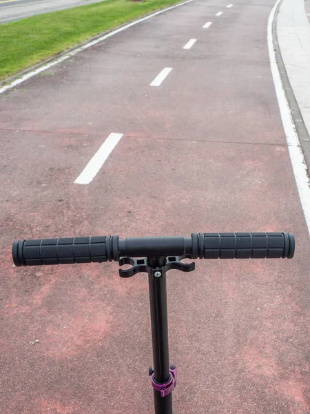 Bisiklet Yolunda Gidon Scooter — Stok fotoğraf