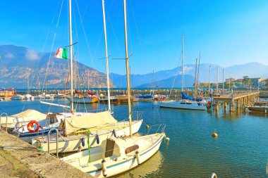 Küçük bağlantı noktası, Iseo, Lake Iseo, Brescia, Lombardiya, İtalya Kuzey güney kıyısında görünümünü.